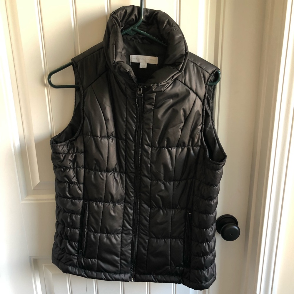 NWOT MEDIUM NEW YORK & CO BLACK PUFFER VEST
